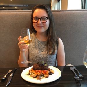 Meet your Posher, Danielle